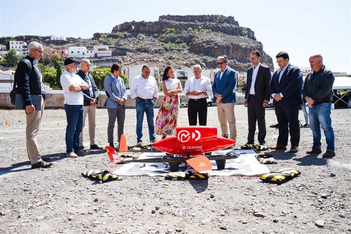 Presentación del proyecto piloto para trasladar pruebas médicas con drones en la isla de La Gomera