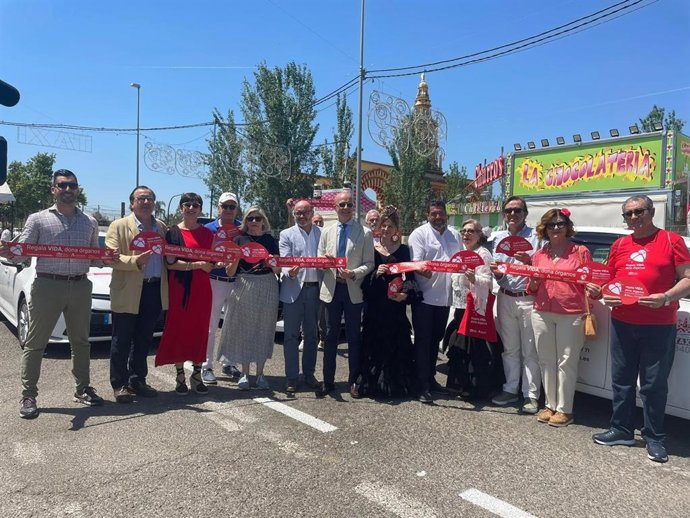 El Hospital Reina Sofía y el sector del taxi renuevan en la Feria de Córdoba su compromiso con la donación de órganos.
