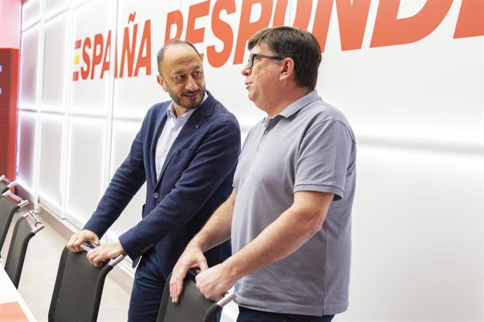 El secretario de Política Institucional y Formación del PSOE, Alfonso Rodríguez Gómez de Celis y el  secretario de Acción Electoral y Análisis Francisco Salazar.