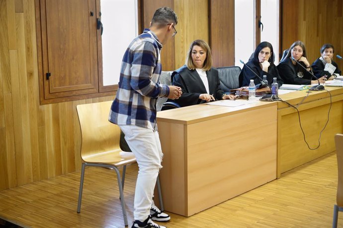 J.U.V.S, autor confeso de la muerte de Cristina Cabo Buján durante el juicio por su asesinato en la Audiencia Provincial de Lugo, a 26 de mayo de 2025, en Lugo, Galicia (España). Los hechos se remontan al 1 de diciembre de 2022, cuando el acusado conoció 