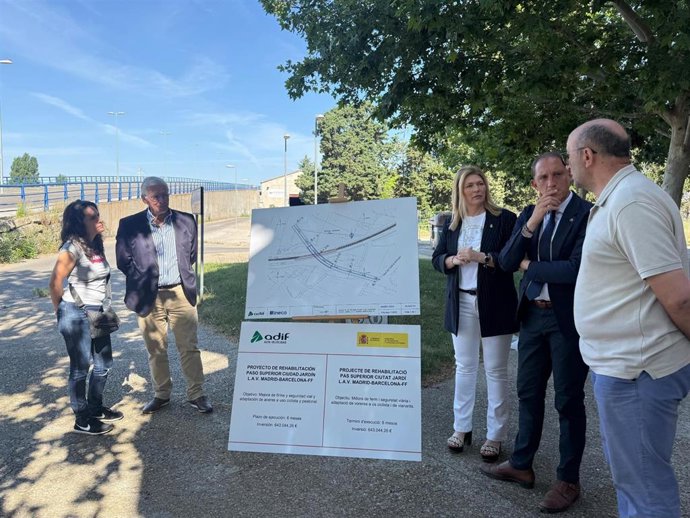 El Ministerio de Transportes y Movilidad Sostenible, a través de Adif, iniciará este martes la rehabilitación del puente de la avenida Ciutat Jardí de Lleida, situado sobre la línea de Alta Velocidad Madrid-Barcelona.