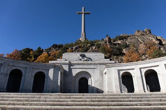 Archivo - Entrada de acceso a la basílica del Valle de los Caídos, a 17 de noviembre de 2021, en San Lorenzo de El Escorial, Madrid (España).