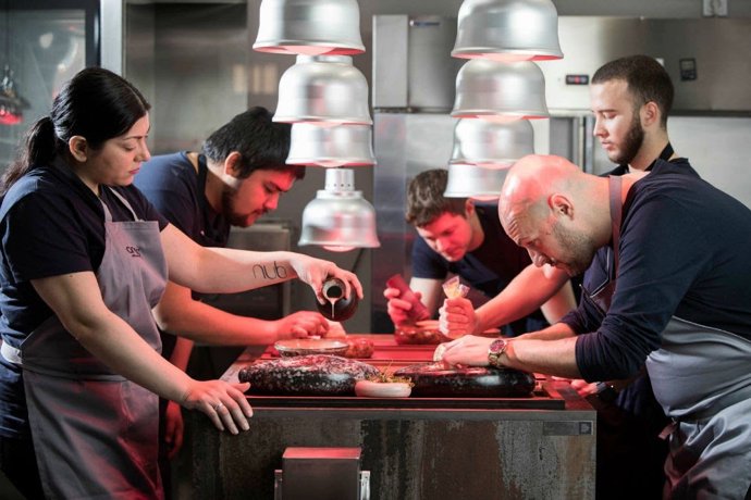 Bahía del Duque celebra el Día de Canarias con lujo, tradición y sabor atlántico en Costa Adeje