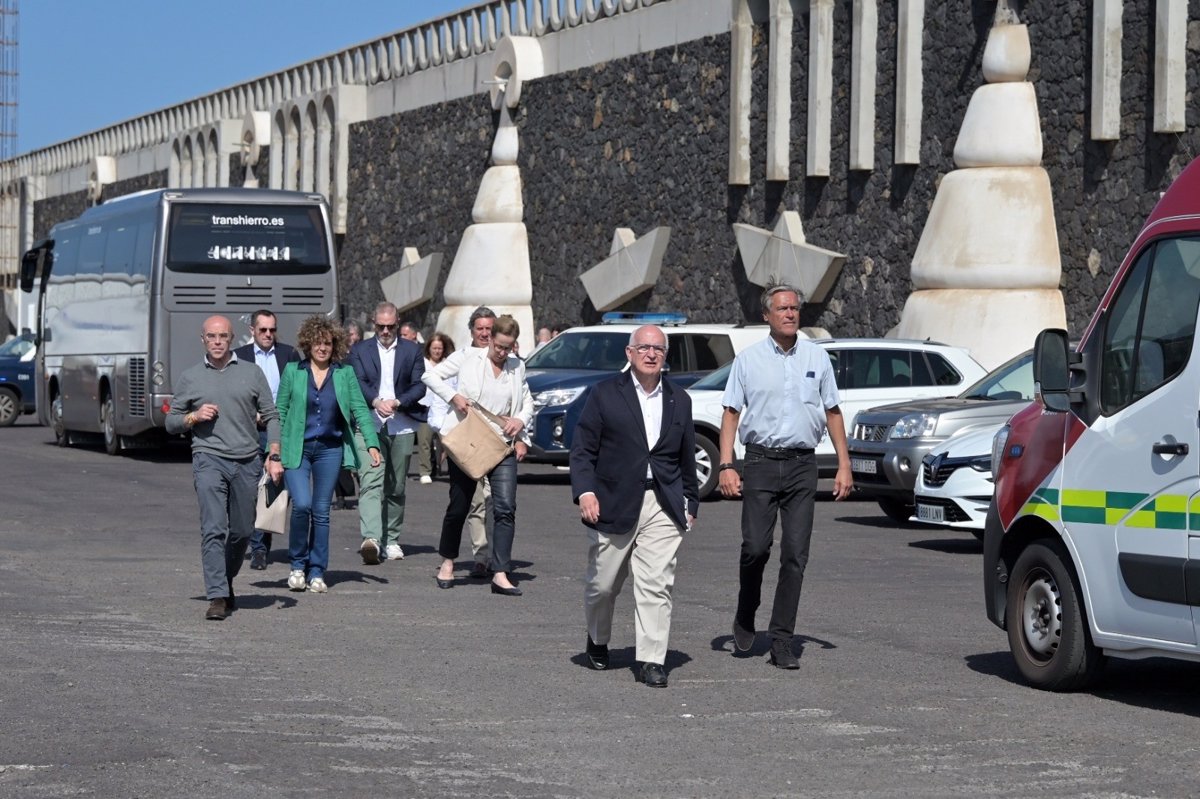 El Gobierno central valora la  solidaridad  de El Hierro con los migrantes y espera más apoyo de la UE y las CCAA