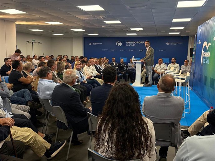 El consejero de Agricultura, Pesca, Agua y Desarrollo Rural de la Junta de Andalucía y vicesecretario general del PP de Andalucía, Ramón Fernández-Pacheco, en el foro 'Agua y Futuro en Granada'.