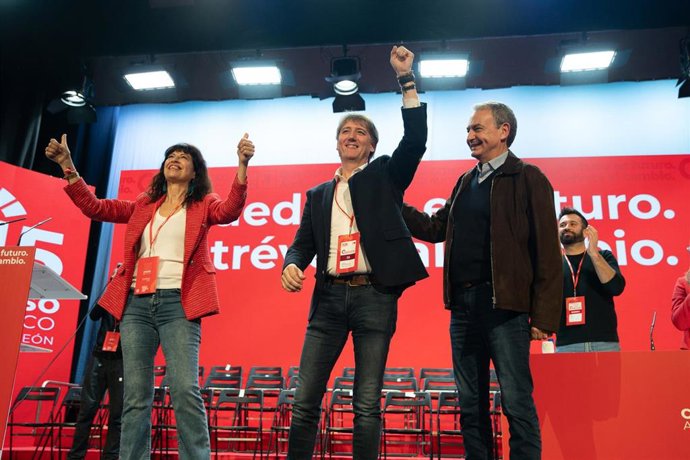 Archivo - (I-D) La ministra de Igualdad, Ana Redondo, el secretario general del PSOE de Castilla y León, Carlos Martínez, y el expresidente del Gobierno, José Luis Rodríguez Zapatero.