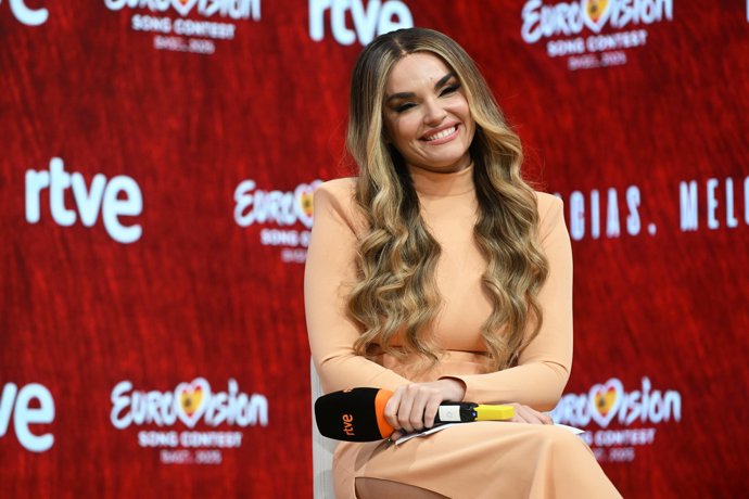 Melody durante la rueda de prensa ofrecida tras su paso por Eurovisión, a 26 de mayo de 2025, en Madrid (España).