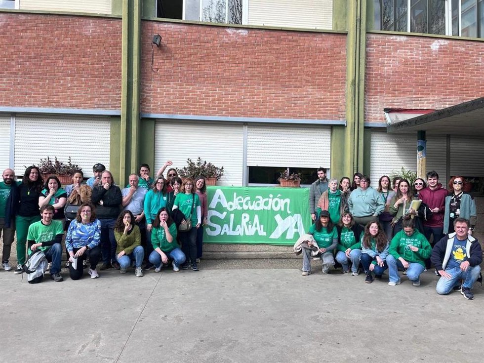 Archivo - Huelga de docentes en la educación pública no universitaria de Cantabria