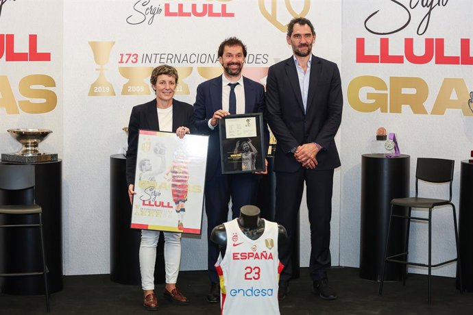 Sergio Lull com Elisa Aguilar e Jorge Garbajosa