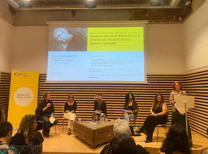 Coloquio 'Seguridad y justicia: modelos alternativos al punitivismo' organizado por el Institut Català Internacional per la Pau (ICIP) en La Model