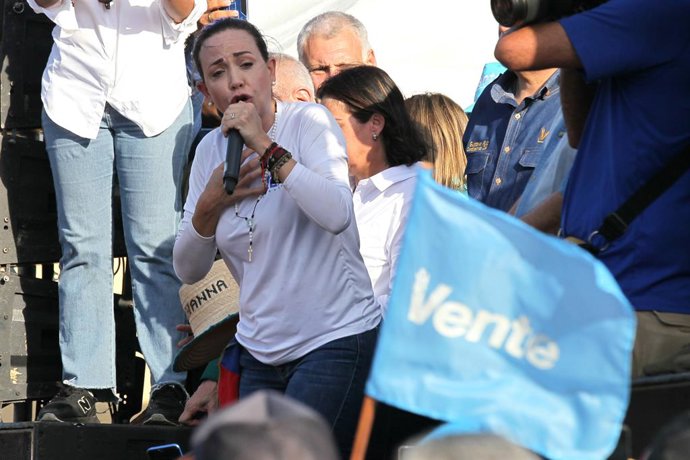 Archivo - Arquivo - 11 de agosto de 2023, Marcaibo, Venezuela: Maria Corina Machado, porta-bandeira do partido Vente Venezuela, discursa para seus apoiadores durante um comício para ser a candidata da oposição, que busca expulsar o presidente socilista Ni