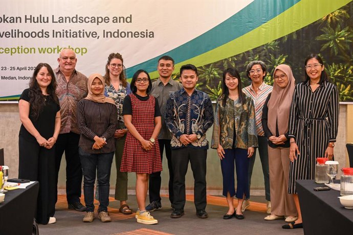 Representatives from the various partners at a technical on-site workshop in Medan, Indonesia, to plan the implementation of the Rokan Hulu Landscape and Livelihoods Initiative