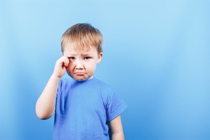 Archivo - Niño con cara de triste y asustado