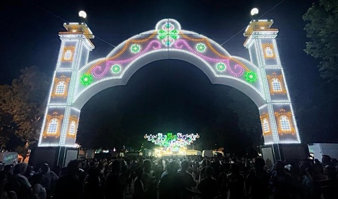 Archivo - Portón principal de las Ferias de San Fernando de Cáceres en una foto de archivo