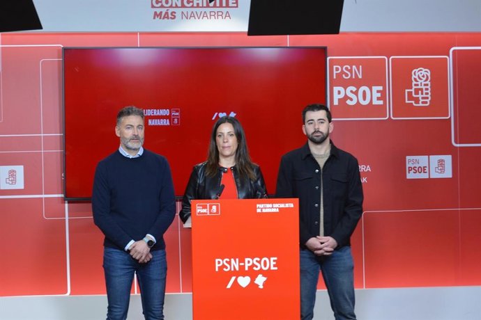 Los concejales del PSN en Pamplona Eloy del Pozo, Marina Curiel y Miguel Matellanes.