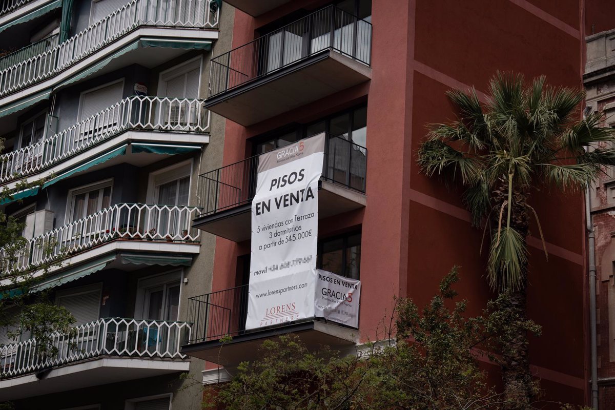 La firma de hipotecas en Catalunya continúa creciendo en marzo, un 44%, y suma diez meses de ascensos