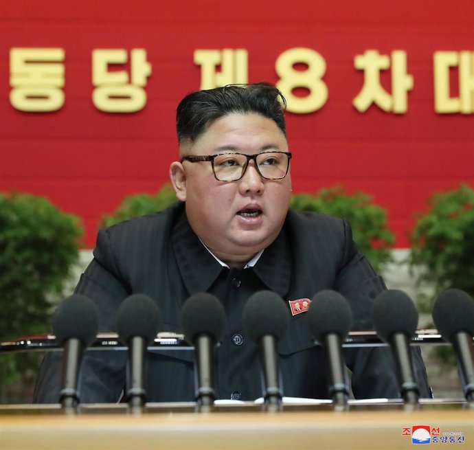 Archivo - El líder de Corea del Norte, Kim Jong Un, durante un acto oficial en Pyongyang en enero de 2021 (archivo)