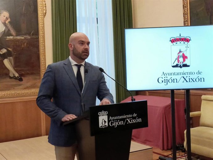 El portavoz de la Junta de Gobierno del Ayuntamiento de Gijón, Jesús Martínez Salvador, en rueda de prensa en el Consistorio gijonés.