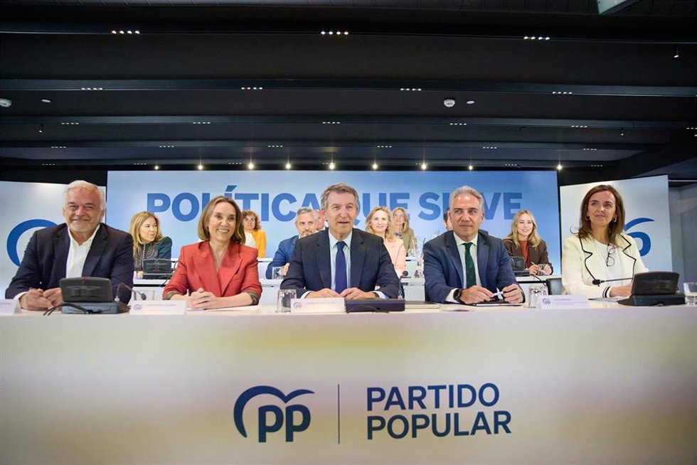 El Vicesecretario general Institucional del Partido Popular, Esteban González Pons, la secretaria general del PP, Cuca Gamarra, el presidente del PP, Alberto Núñez Feijóo, el Vicesecretario General de Política Autonómica y Municipal y Análisis Electoral
