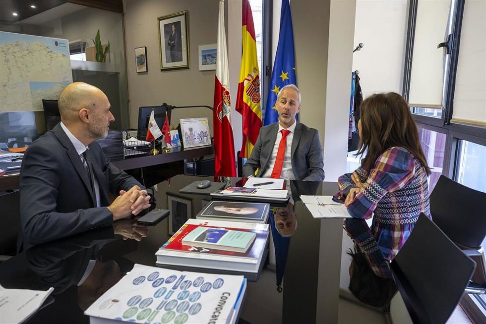 El Consejero De Educación, Formación Profesional Y Universidades, Sergio Silva, Se Reúne Con La Fundación La Caixa.