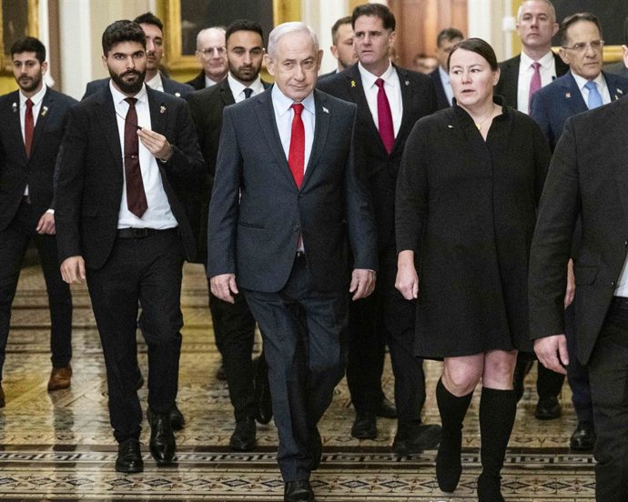 Archivo -  Arxiu - El primer ministre israelià, Benjamin Netanyahu, caminant enfront del seu ministre d'Assumptes Estratègics, Ron Dermer, en una visita al Capitoli dels Estats Units