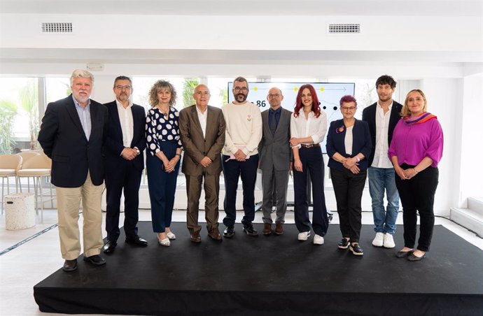 Foto de familia del evento 'Destino: equidad sanitaria', parte de la iniciativa 'Ruta 86'.