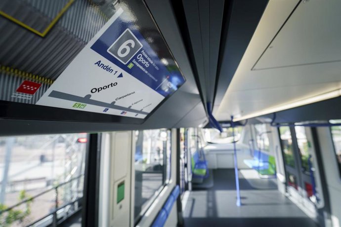 Archivo - Maqueta de un vagón del metro durante una visita a la exposición ‘Nuevo Tren de Metro de Madrid’
