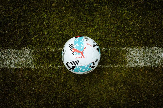 Ilustración del balón de LaLiga y Puma para la temporada 2025-2026.