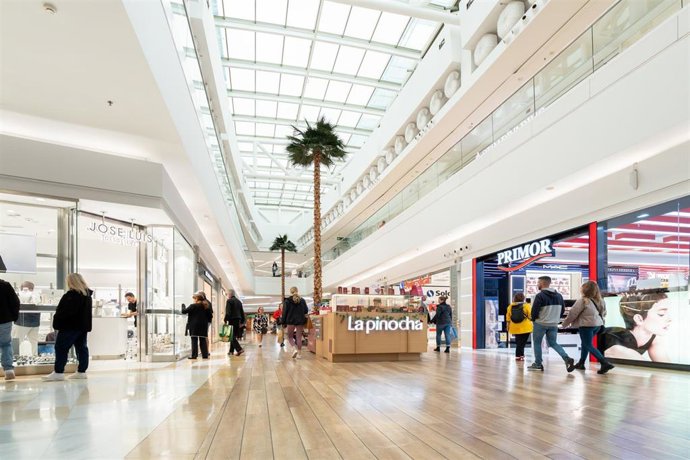Archivo - El centro comercial Miramar, en Fuengirola (Málaga)