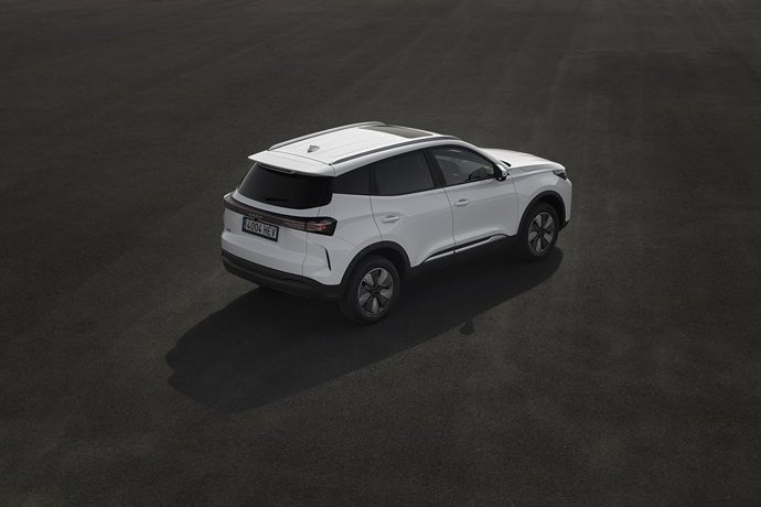 Ebro amplía su gama con el nuevo SUV híbrido s400