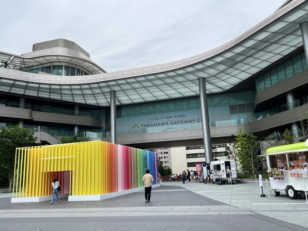 Tokio inaugura su distrito más futurista: robots, diseño de vanguardia y coches voladores en Takanawa Gateway City