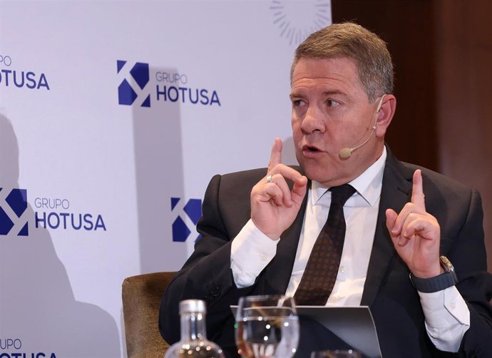 Archivo - El presidente de Castilla-La Mancha, Emiliano García-Page, interviene durante el desayuno 'Turismo como Motor de Desarrollo: Estrategias y Desafíos para el Futuro de las Comunidades Autónomas', en Madrid. Foto de archivo.