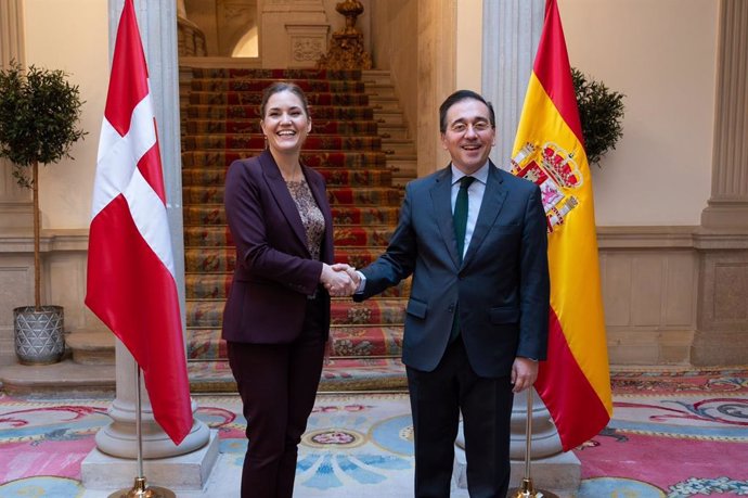Archivo - El ministre d'Afers Exteriors, Unió Europea i Cooperació, José Manuel Albares, i la ministra d'Afers Europeus danesa, Marie Bjerre