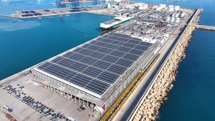 Planta solar fotovoltaica construida por Lantania en el Puerto de Valencia