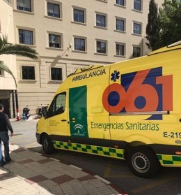 Archivo - Imagen de archivo de una ambulancia del 061 en Málaga.