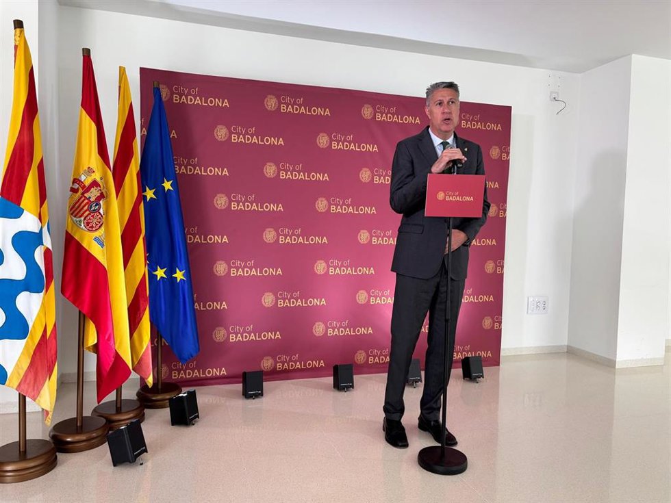 El alcalde de Badalona (Barcelona), Xavier Garcia Albiol, en rueda de prensa tras reunirse con la comisión del PE sobre vivienda