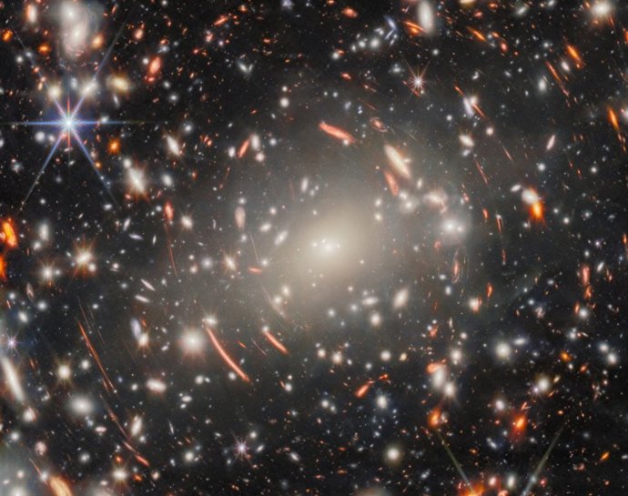 Cúmulo de galaxias Abell S1063