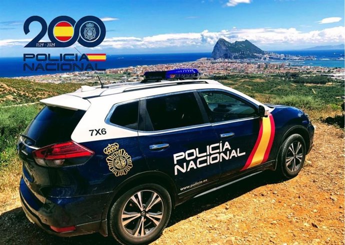 Vehículo de la Policía Nacional en La Línea.
