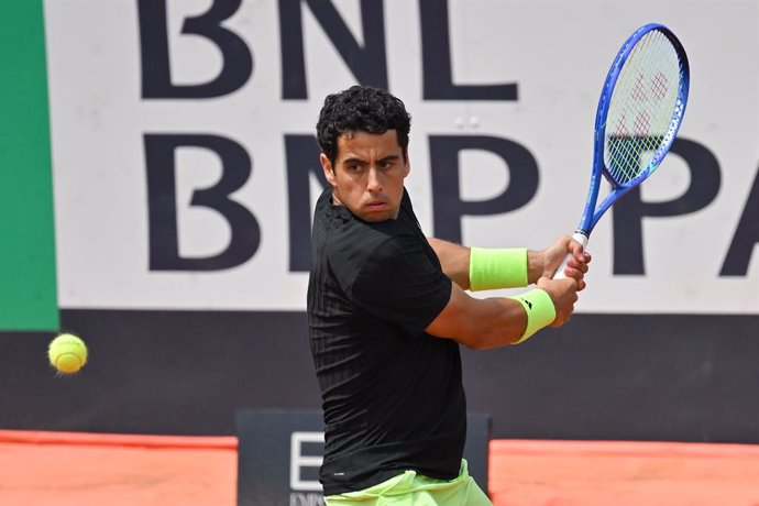 14 May 2025, Italy, Rome: Spain's tennis player Jaume Munar in action against Norway's Casper Ruud during their men's singles round of 16 match of the Italian Open tennis tournament. Photo: Mattia Vian/LiveMedia-IPA/ZUMA Press Wire/dpa