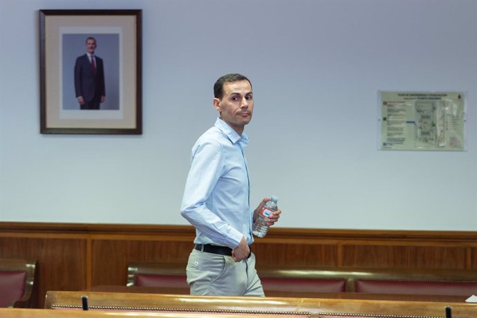 El controller financiero y de personal de Tragsatec encargado de supervisar los fichajes horarios de Jésica Rodríguez, Sergio Bote Laguna, comparece ante la Comisión de Investigación del ‘caso Koldo’, en el Senado, a 27 de mayo de 2025, en Madrid (España)
