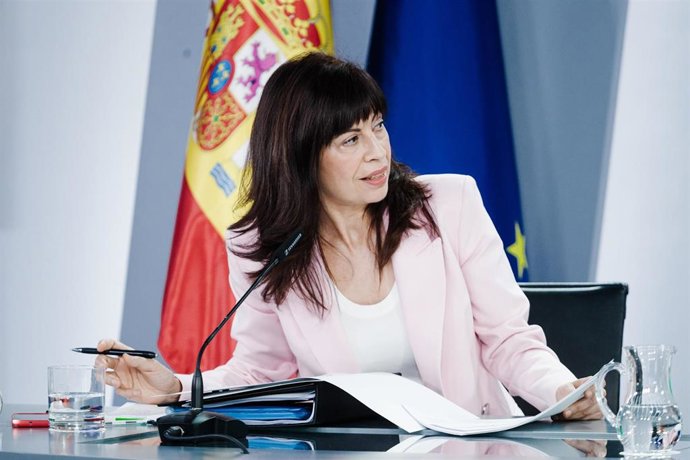 Archivo - La ministra de Igualdad, Ana Redondo, durante una rueda de prensa posterior a la reunión del Consejo de Ministros, en el Palacio de la Moncloa, a 25 de febrero de 2025, en Madrid (España). 