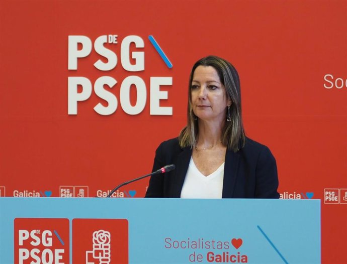 A secretaria de Organización do PSdeG, Lara Méndez, en rolda de prensa no Parlamento de Galicia.