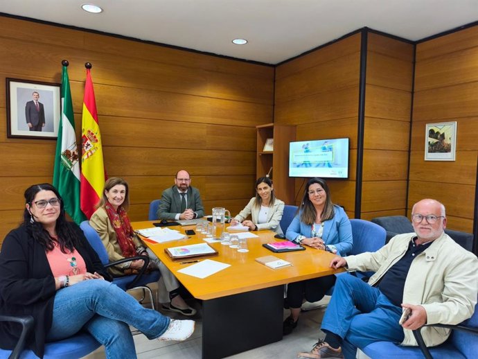 Reunión mantenida por el secretario general de Planificación Asistencial y Consumo, Ismael Muñoz, con representantes de la Federación Española de Epilepsia.
