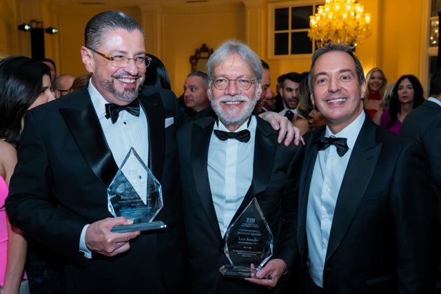 Luis Amodio recibe el Premio al Líder Empresarial Internacional