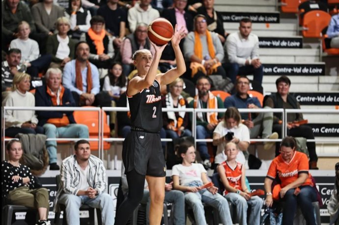 Regan Margarity durante un partido con el CBK Mersin