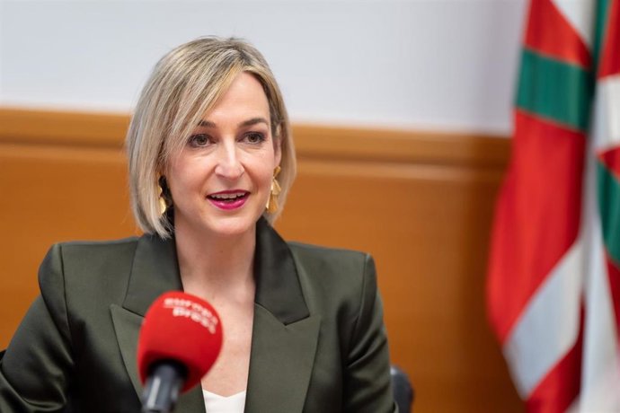Archivo - La portavoz del Gobierno Vasco, María Ubarretxena