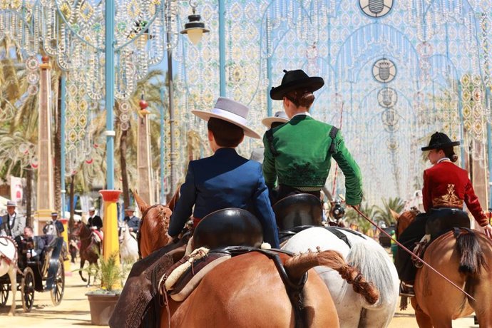 Detalle del ambiente del Real de la Feria de Jerez de la Frontera, a 22 de mayo de 2025, en Cádiz (Andalucía, España). Ambiente en el Real de la Feria de Jerez de la Frontera.