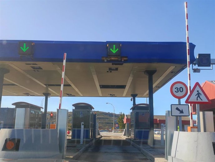 Archivo - Peaje en una autopista