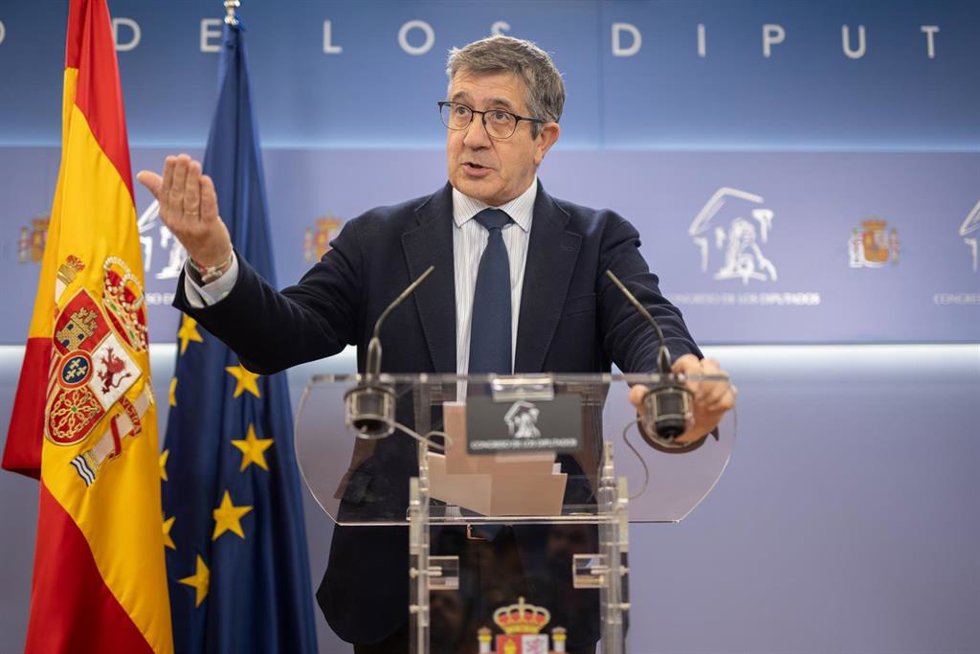 El portavoz del PSOE en el Congreso, Patxi López, durante una rueda de prensa posterior a la Junta de Portavoces