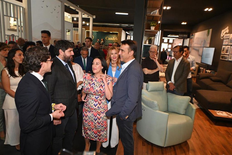 El presidente del Ejecutivo regional, Fernando López Miras, inaugura la 63 edición de la Feria Regional del Mueble de Yecla